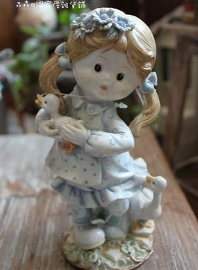 小女孩美式乡村风儿童房古董娃娃