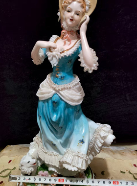 老货陶瓷人偶带标，微瑕介意勿拍