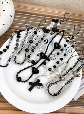 黑色系串珠手机链ins珍珠串珠爱心手机挂绳短款手绳防摔手机挂饰