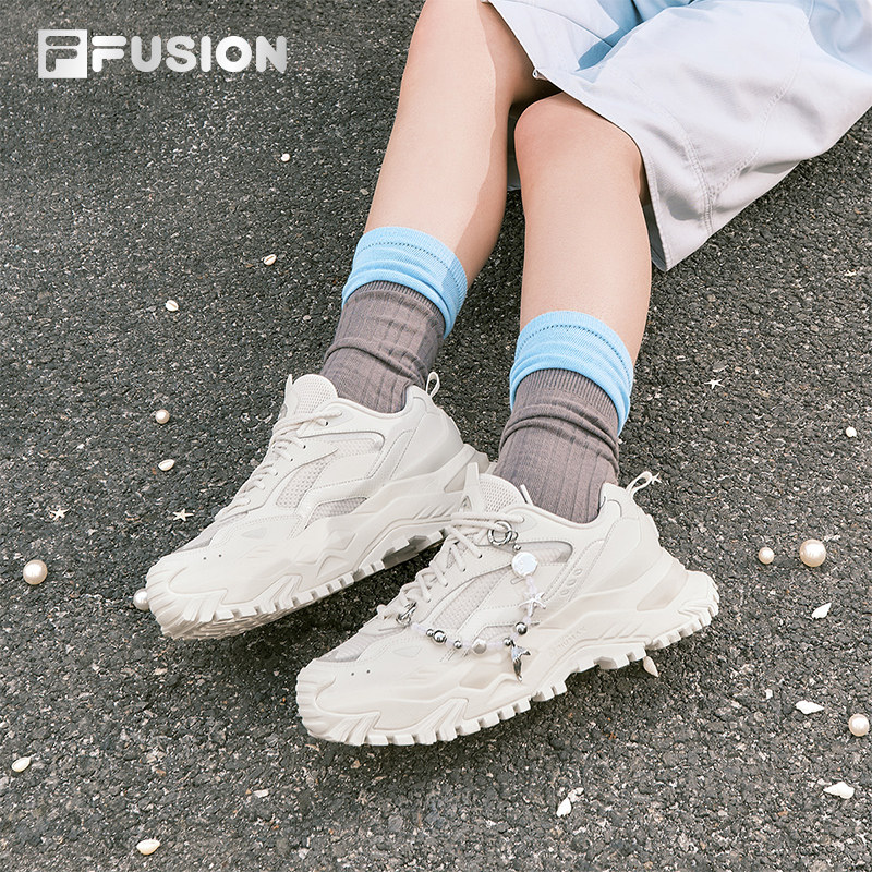 【FILA】厚底增高白色休闲鞋