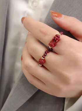 朱砂貔貅天然女石榴石玫瑰花戒指食指弹力指环本命年女款尾戒代发