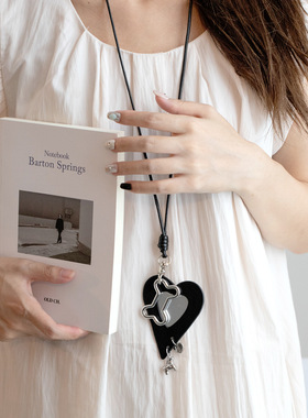 韩系时尚挂脖配饰黑色皮质磁吸十字架铆钉吊坠蜡绳项链甜毛衣链女