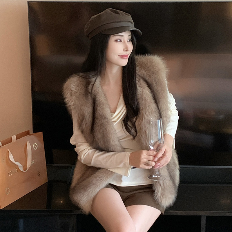 咖色环保仿狐狸毛皮草外套女秋冬新款高级感V领时尚毛毛马甲上衣,淘宝优惠券,粉丝福利购,淘宝优惠卷