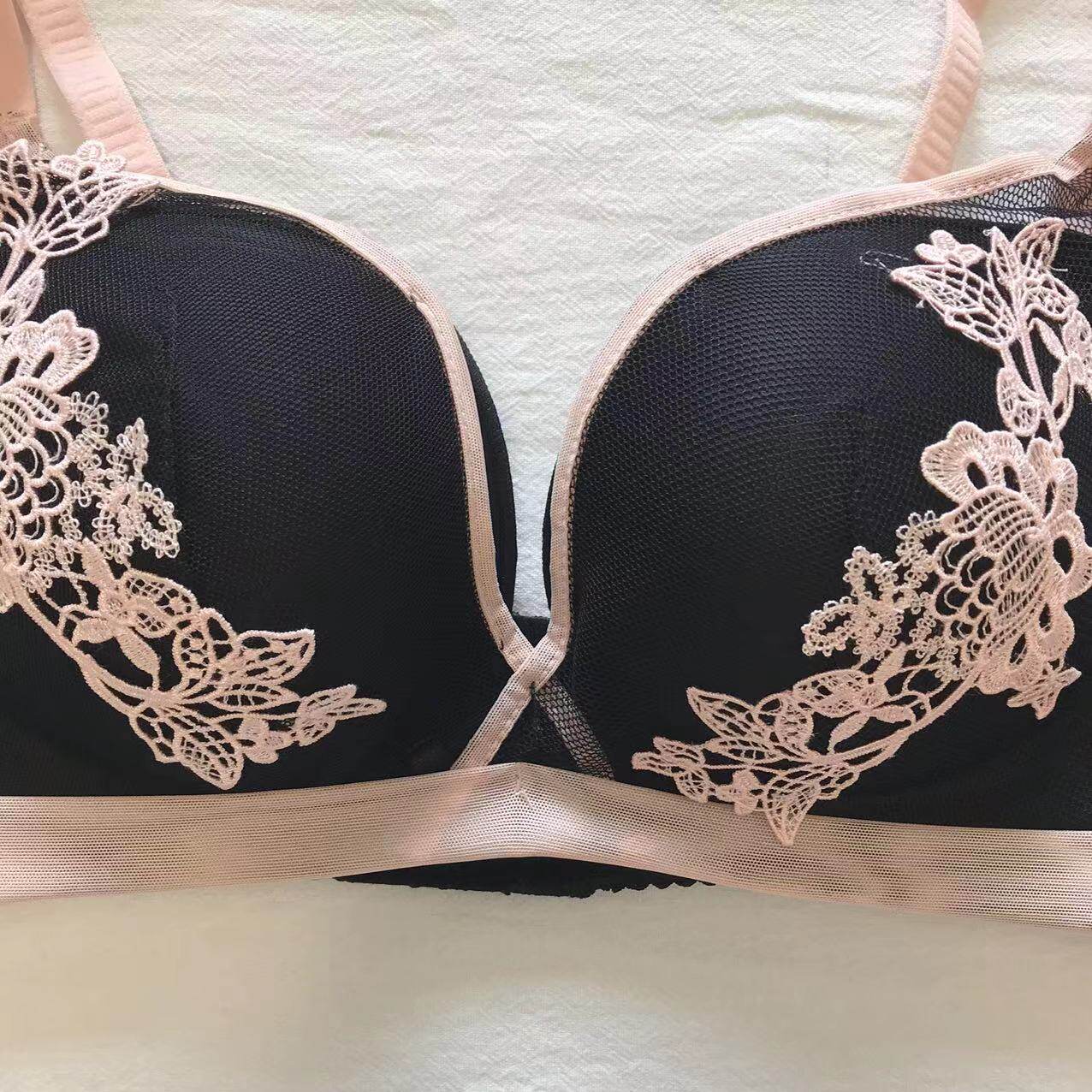 80b黑色拼色蕾丝花朵厚杯文胸性感聚拢上托上薄下厚2.5cm胸罩