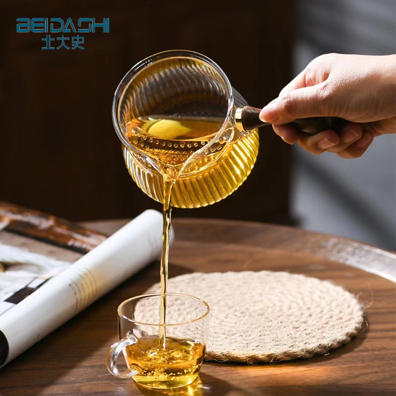 北大史月牙玻璃公道杯家用大号侧把分茶器过滤茶海功夫茶具煮茶器,淘宝优惠券,粉丝福利购,淘宝优惠卷