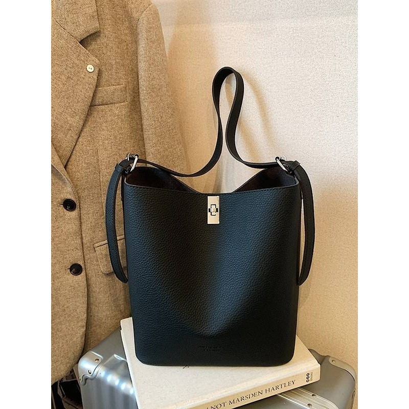 专柜品牌复古高颜值腋下包通勤包包女2025秋冬新款简约大容量水桶,淘宝优惠券,粉丝福利购,淘宝优惠卷