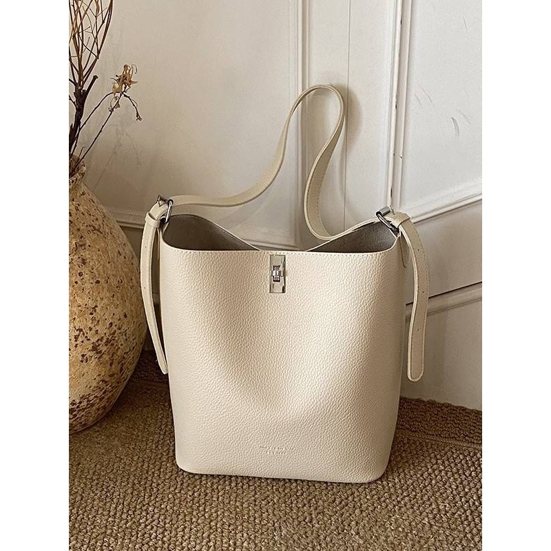 专柜品牌复古高颜值腋下包通勤包包女2025秋冬新款简约大容量水桶,淘宝优惠券,粉丝福利购,淘宝优惠卷