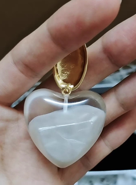 马总张悦儿同款白色树脂爱心耳环