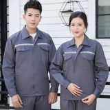 Рабочие, работающие на строительной площадке и рабочей одежде для защиты труда для мужской одежды для мужчин.