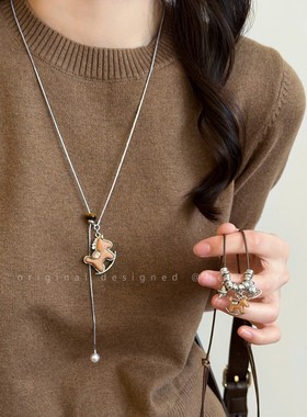 本命年木质小马吊坠项链女2025新款小众长款毛衣链秋冬复古配饰品