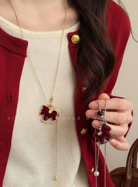 红色小马吊坠项链女款小众高级感长款毛衣链2025新款日常百搭配饰