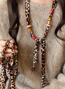 复古豹纹布艺黑星星吊坠项链女款秋冬挂脖抽拉长款毛衣链气质配饰