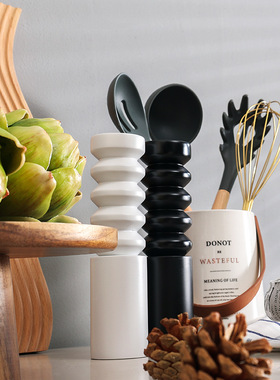 现代简约样板房间厨房摆件组合砧板炒锅套装食谱书真花艺装饰品