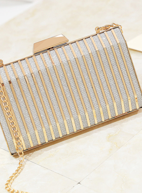 样板房衣帽间梳妆台小香风耳环发带晚宴女包软装饰品组合摆托盘件