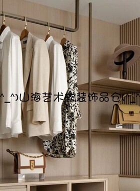 样板房衣帽间梳妆台小香风拍摄道具衣服首饰包包软装饰品组合摆件