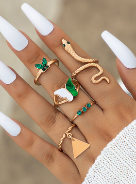 蛇形爱心仿绿宝石多件套