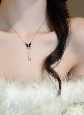 ins网红同款纯欲天菜黑色流苏蝴蝶吊坠毛衣项链轻奢小众锁骨链女