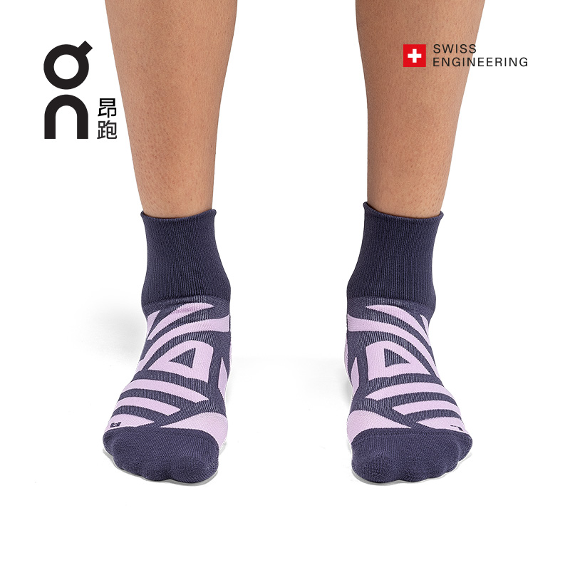 On昂跑 Performance Mid Sock 女款高性能中帮运动袜 - 图0