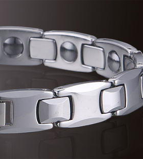 台湾钨钢时尚风送女友礼品手链