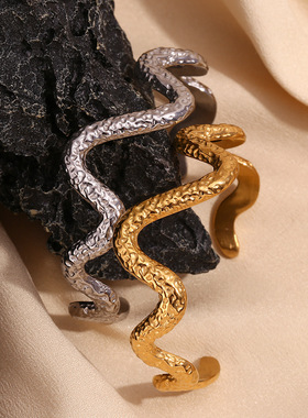 英国george melis欧美时尚百搭潮流手饰镀18k金捶打纹波浪蛇形