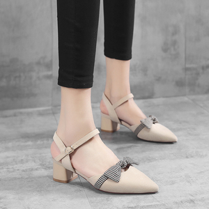 尖头一字中跟鞋粗跟单鞋