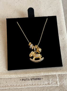 轻奢金色锆石摇摇木马吊坠项链女个性气质时尚潮流百搭颈链毛衣链