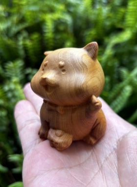天然高油老料崖柏木雕刻可爱生肖狗柴犬手把件旺财文玩桌面小摆件