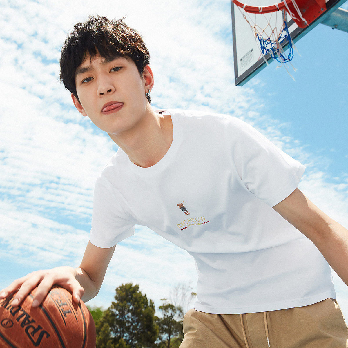  太平鸟男装outlets店T恤