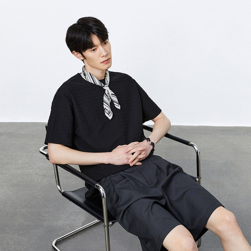  太平鸟男装outlets店T恤