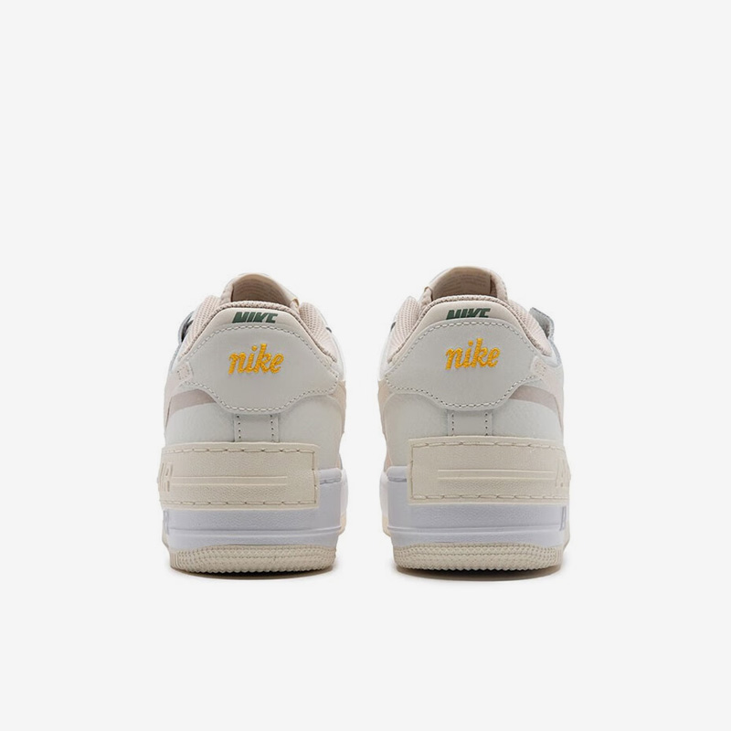 Nike/耐克正品Air Force 1新款女子耐磨休闲板鞋FQ6871-111-图2