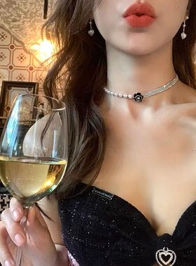 秋季山茶花珍珠项链配饰女高级设计感小众锁骨链毛衣链颈链choker