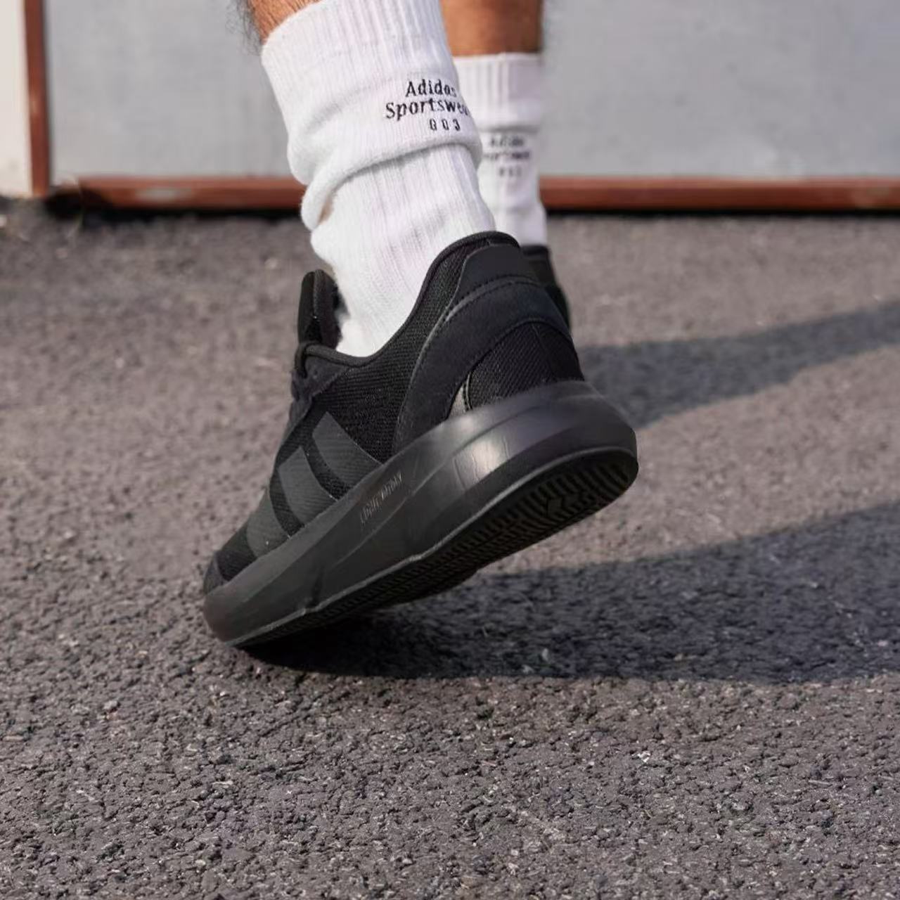 Adidas阿迪达斯LIGHTSHIFT男子经典舒适网面透气运动跑步鞋JH9319 - 图0