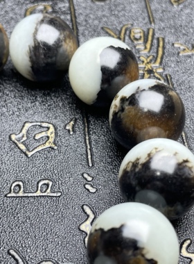 和田玉籽料聚宝盆手串黑红三色颗颗沁色分明羊脂玉18+MM串 特色