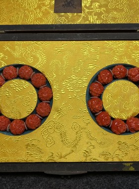 古玩旧藏大清内务府漆器收藏盒内珍藏仿珊瑚刻工手串弥勒佛手链