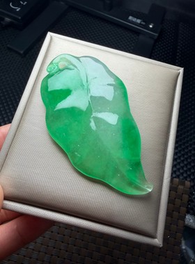 缅甸老坑高冰种翡翠飘绿厚装大业有成冰透水润项链吊坠