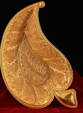 西藏收地宫出土藏银鎏金树叶盘子   品相保存完好  工艺精湛