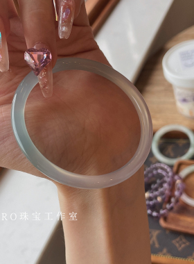 天然半山半水冰种玛瑙玉髓手镯