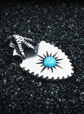 复古鹰爪盾牌钛钢朋克风吊坠项链