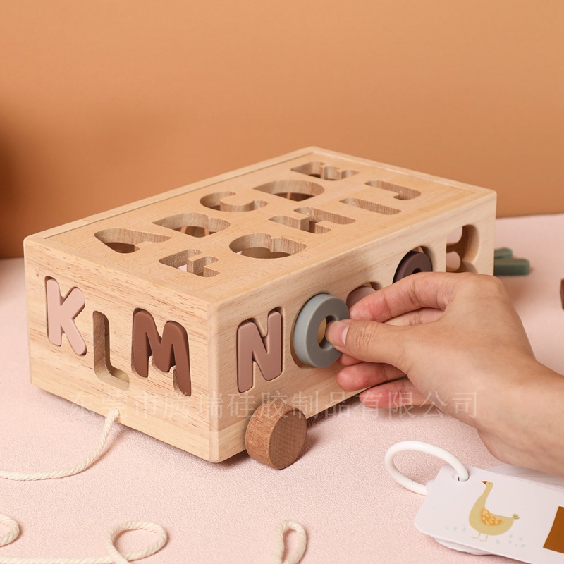 北欧风英文字母认知玩具车儿童益智早教形状配对游戏木质拉线玩具-图0
