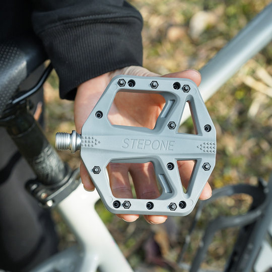 STEPONE reinforced nylon pedals are impact-resistant and break-proof