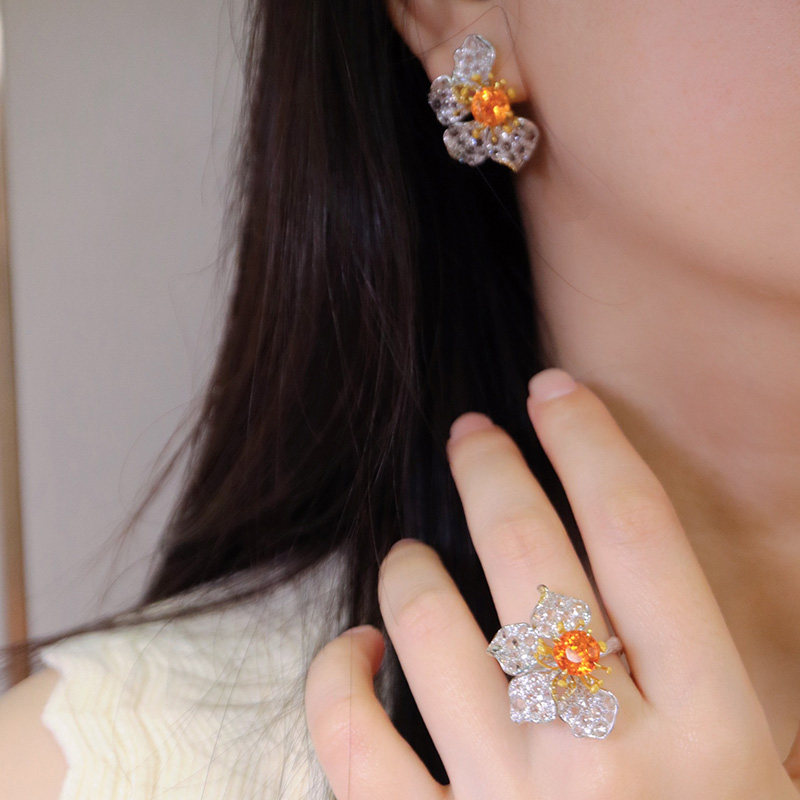 宝创集18K金6.43克拉天然芬达石白蓝宝耳钉戒指花朵套装真金真钻,淘宝优惠券,粉丝福利购,淘宝优惠卷