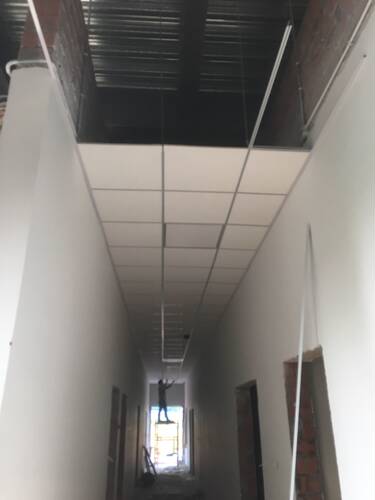 重庆硅钙板吊顶600×600矿棉板贴面板防潮板吸音板吊顶可上门安装 - 图2