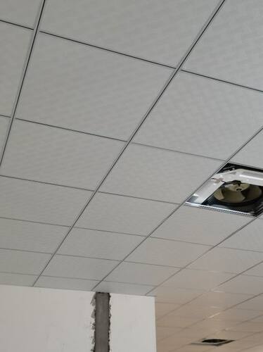 重庆硅钙板吊顶600×600矿棉板贴面板防潮板吸音板吊顶可上门安装 - 图0