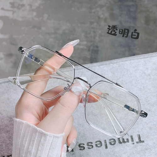 Ошибки с двойным ретро -двойным пулемом могут быть оснащены определенной степенью прилива мужского прилива, красивым большим лицом, широкой рамкой глаз, самкой