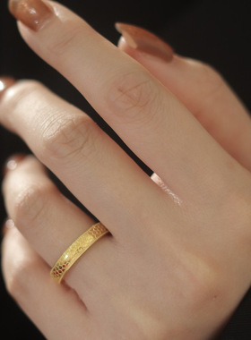 18k金色男女经典小亮片蜂巢戒指小众设计波光粼粼鱼鳞片钛钢指环