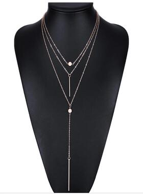 欧美风饰品低胸礼服百搭