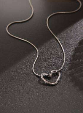 Simple Clavicle Chain choker Hollow Heart Pendant Necklace