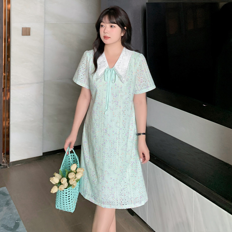 大码2024姐妹款减龄茶粒籽法式茶歇镂空小A摆方领花边显瘦连衣裙