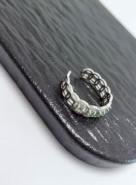 G180# 通体S925纯银镀白金精工镶嵌绿石榴石戒指 主石3*3mm