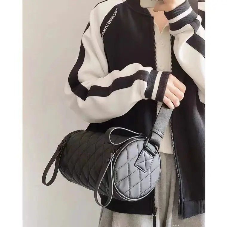 【今日活动】菱格圆筒包包女包斜跨包新款百搭水桶包牛津布单肩包,淘宝优惠券,粉丝福利购,淘宝优惠卷